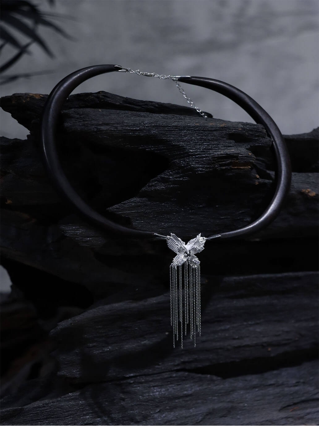 Silver swing butterfly collar