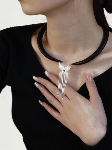 Silver swing butterfly collar