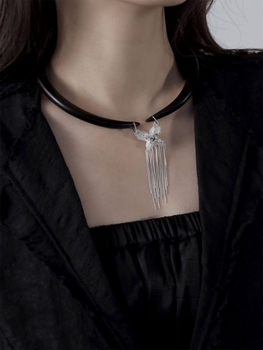 Silver swing butterfly collar