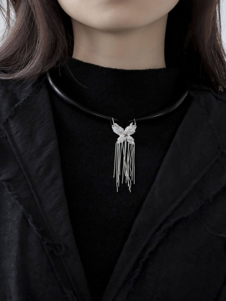 Silver swing butterfly collar