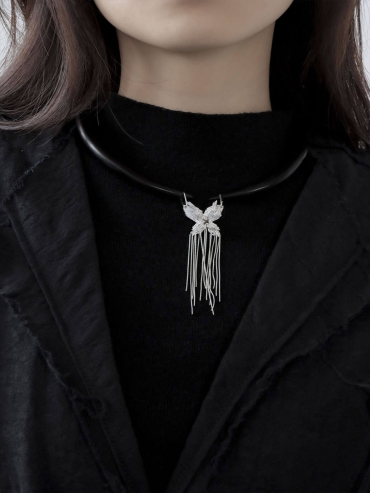 Silver swing butterfly collar
