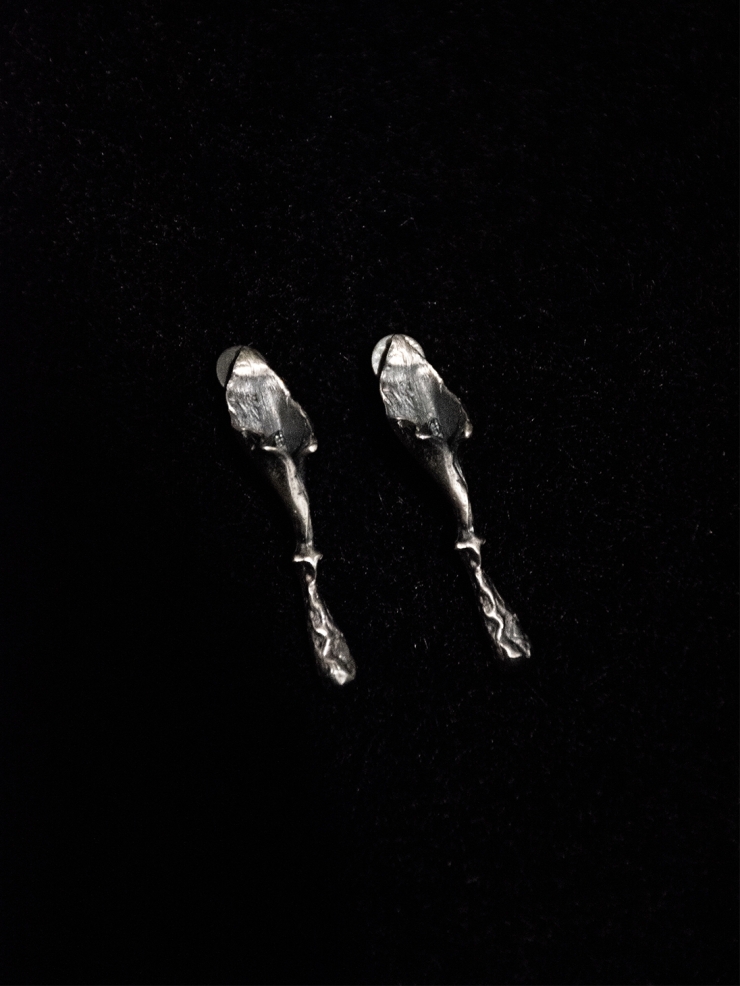 AOKINSIDE Black Calla Lily Earring