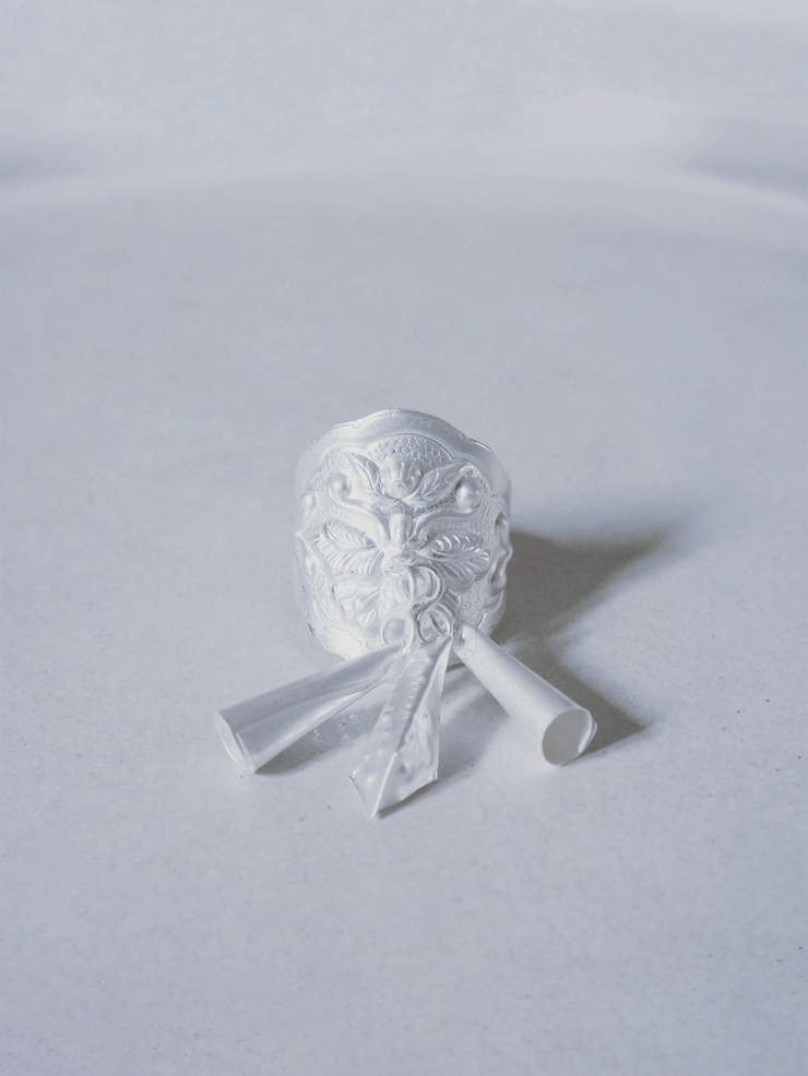 SUI-flower shaped silver ring with bell-shaped hangings