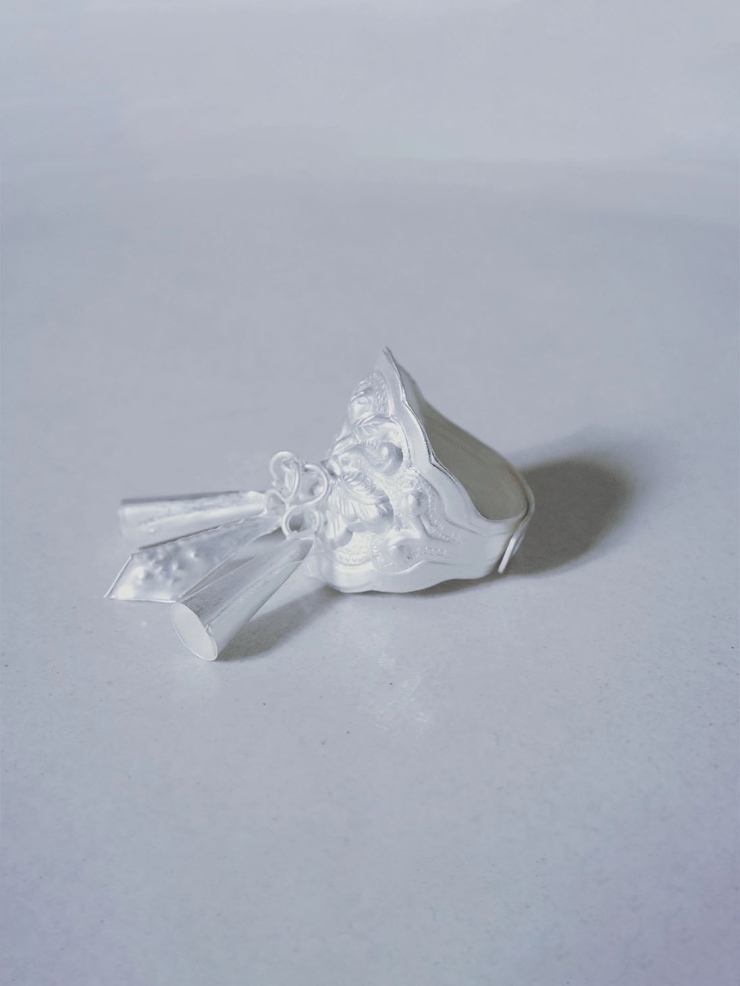 SUI-flower shaped silver ring with bell-shaped hangings