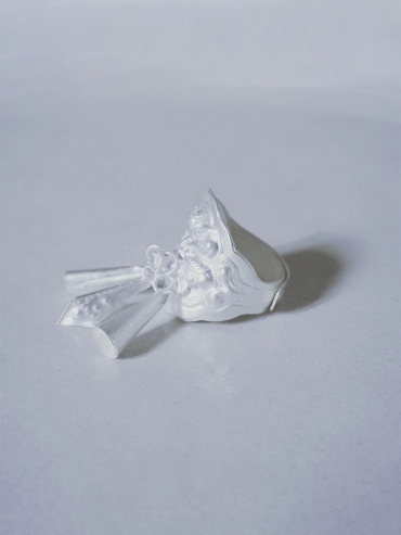 SUI-flower shaped silver ring with bell-shaped hangings