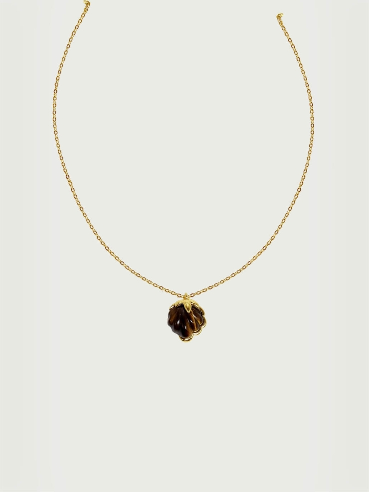 Amber shell necklace