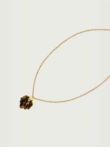 Amber shell necklace