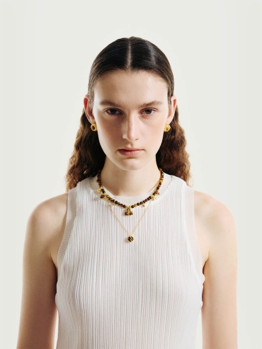 Amber shell necklace