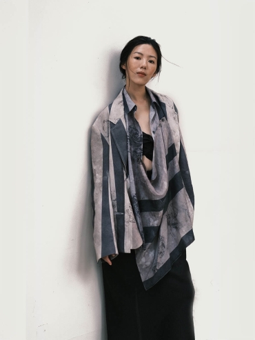 Gray Leaves Become Butterflies Printed Tencel Tie Blazer