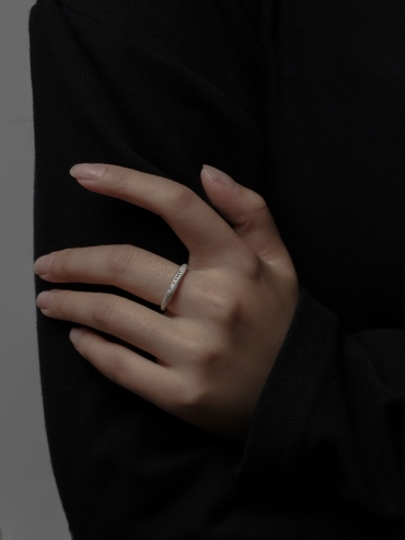 Round Not Round - Petit White Citrine Silver Ring