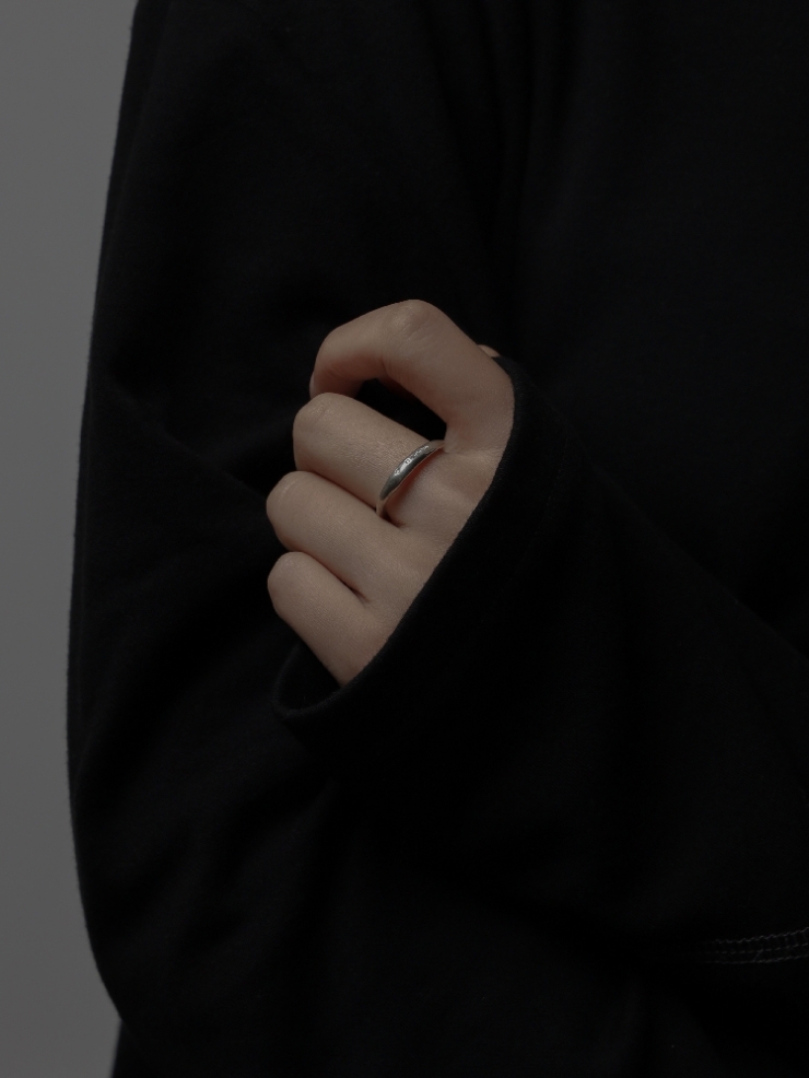 Round not round - Petit Citrine Silver Ring