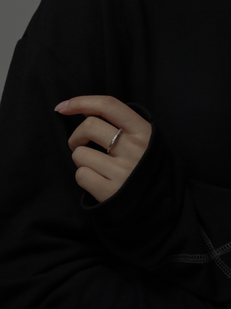 Round not round - Petit Citrine Silver Ring