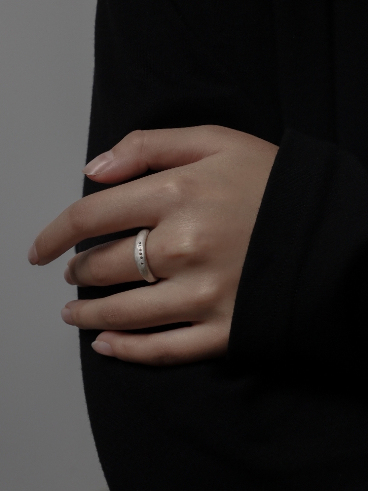 Round not round - Medium White Citrine Silver Ring