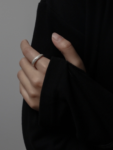 Round not round - Medium White Citrine Silver Ring