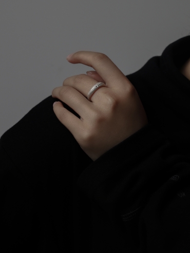 Round not round - Medium White Citrine Silver Ring