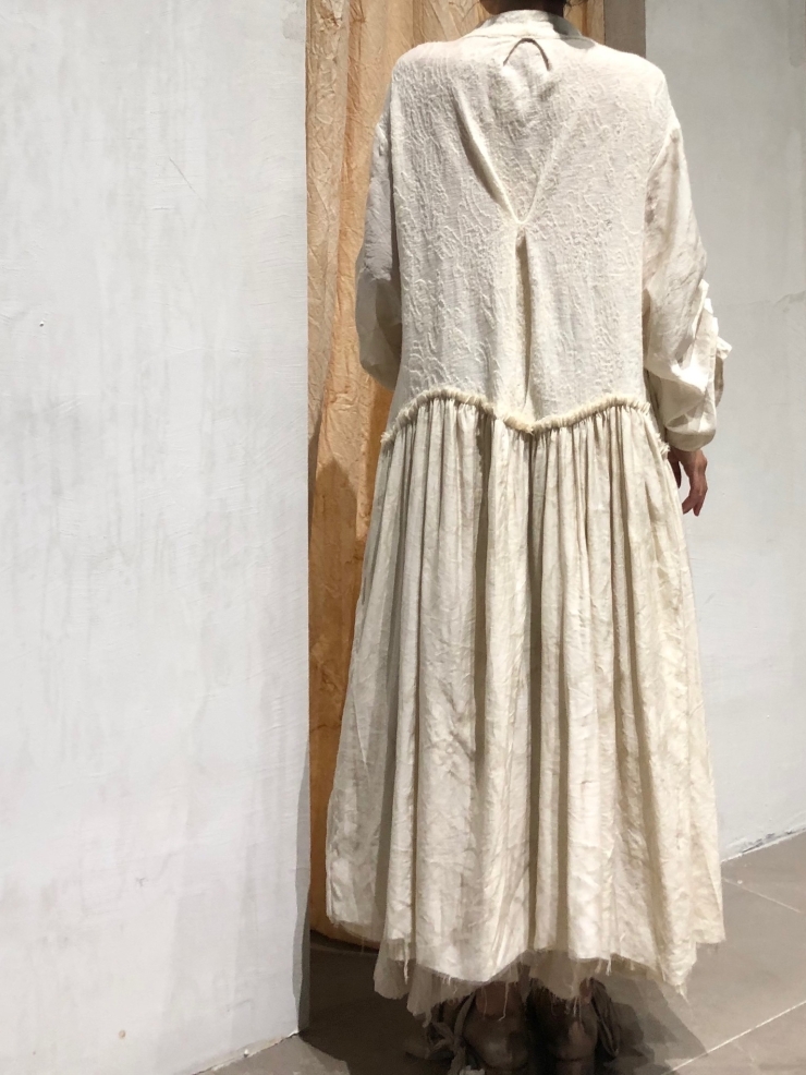 ELYWOOD Beige V-Neck Pleated Dress