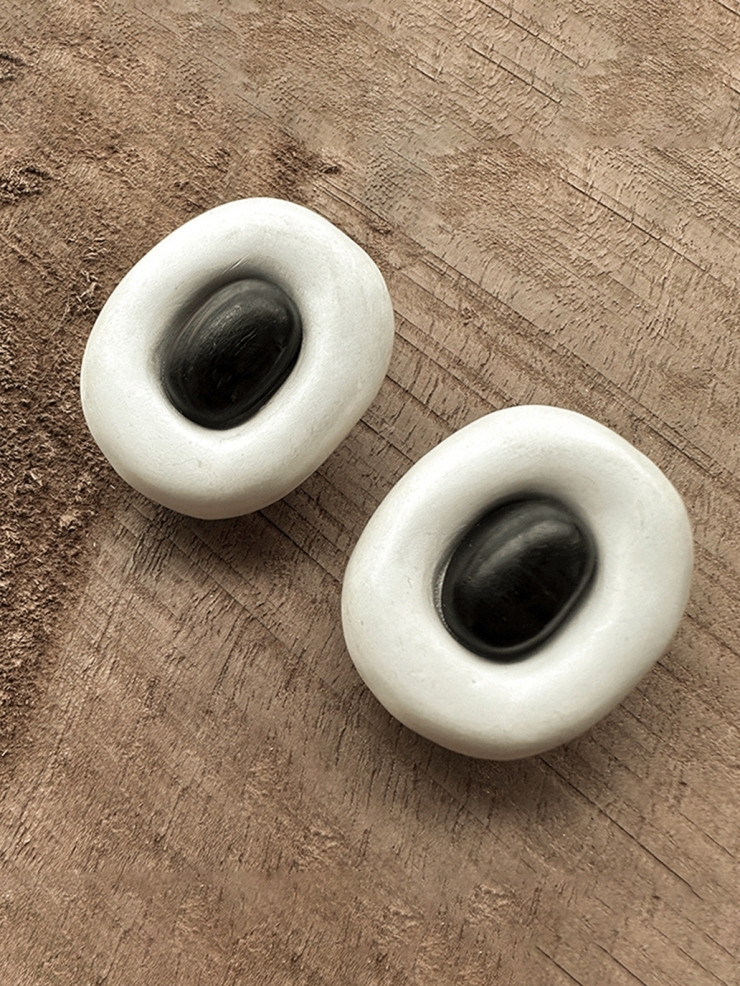 Large ebony tree hollow earrings