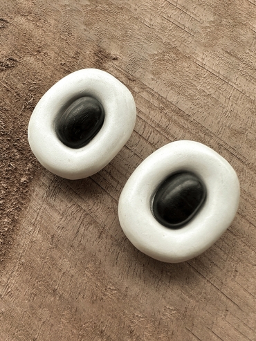 Large ebony tree hollow earrings