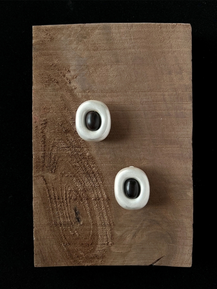 Large ebony tree hollow earrings