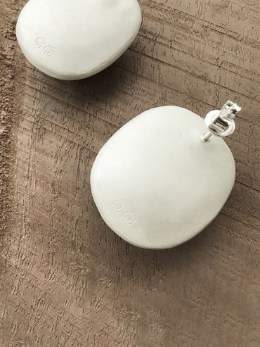 Large ebony tree hollow earrings