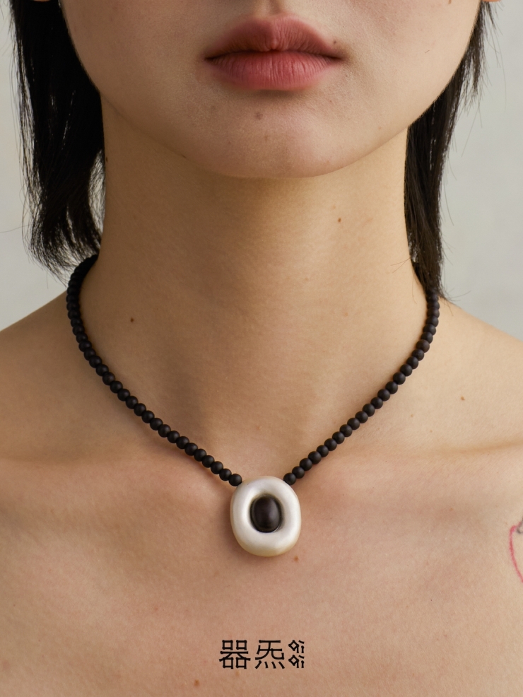Ebony tree hollow chocker necklace