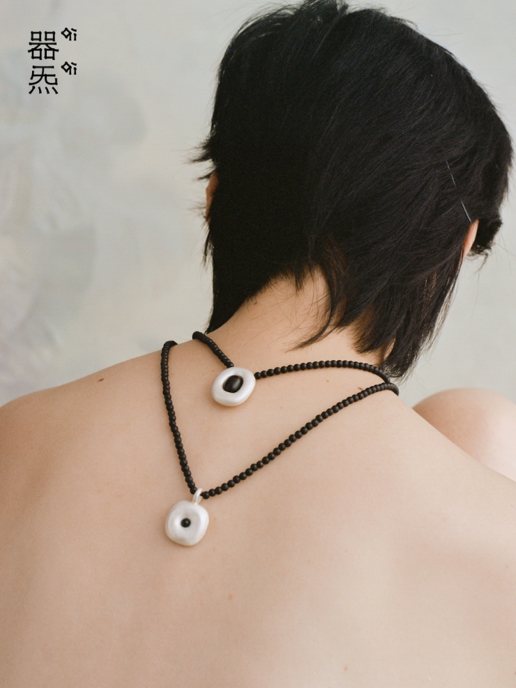 Ebony tree hollow chocker necklace