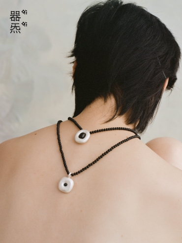 Ebony tree hollow chocker necklace