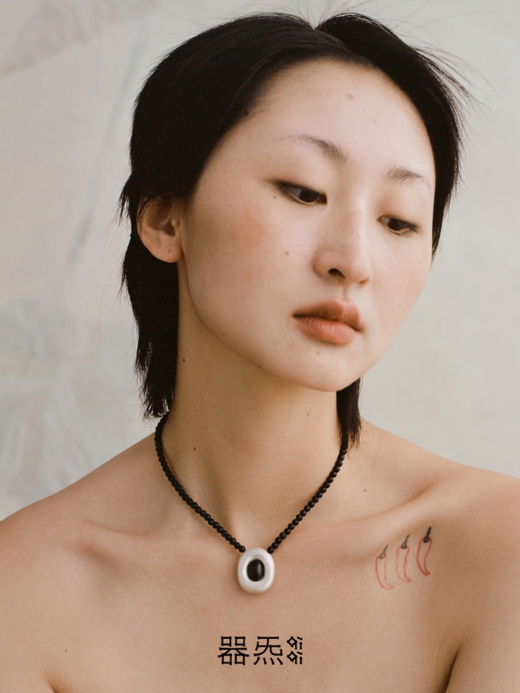 Ebony tree hollow chocker necklace