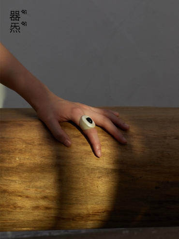 Large ebony tree hollow ring