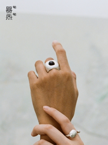 Large ebony tree hollow ring