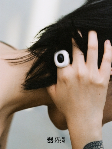 Large ebony tree hollow ring