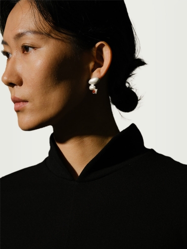 Silver and red cirrus amber earrings