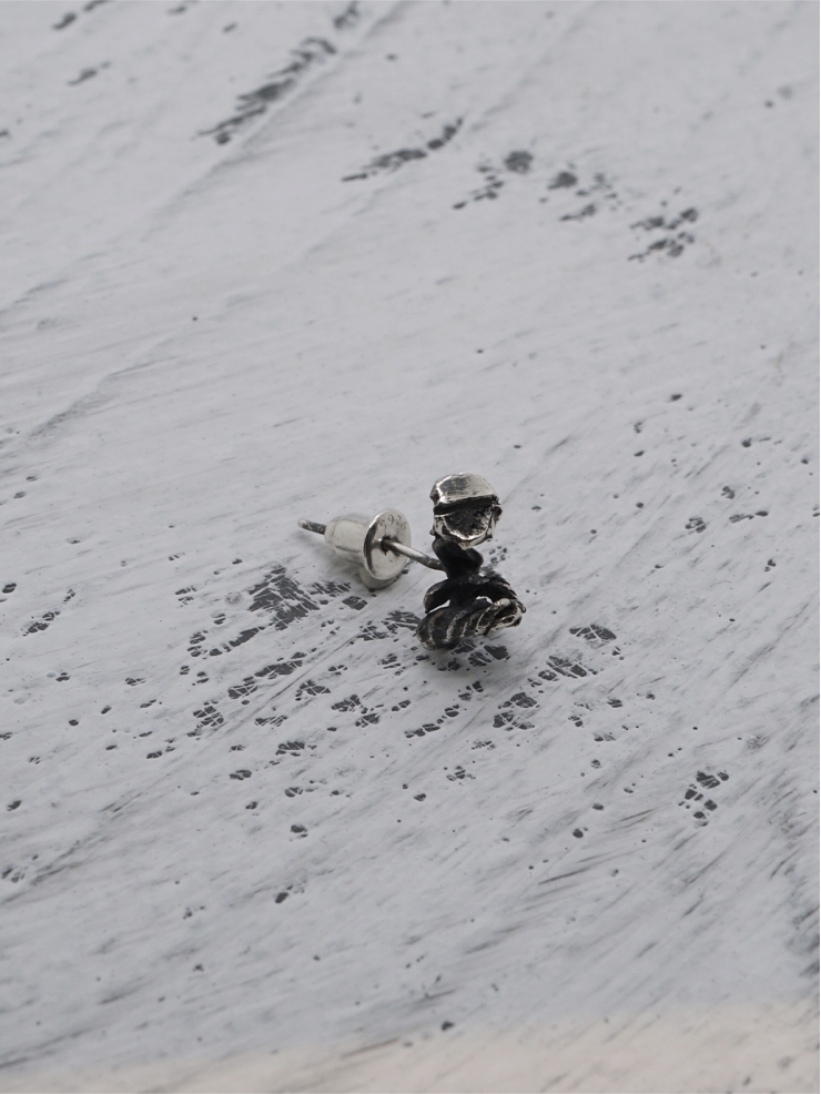 Twisted stud earring