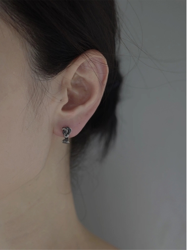 Twisted stud earring