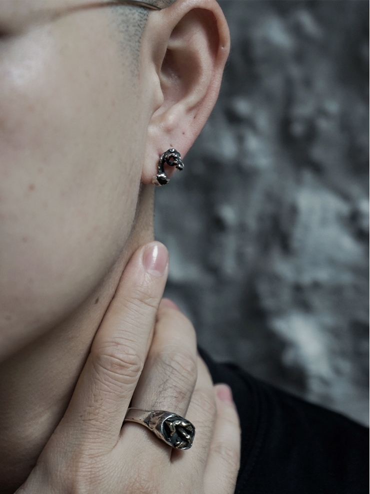 Twisted stud earring