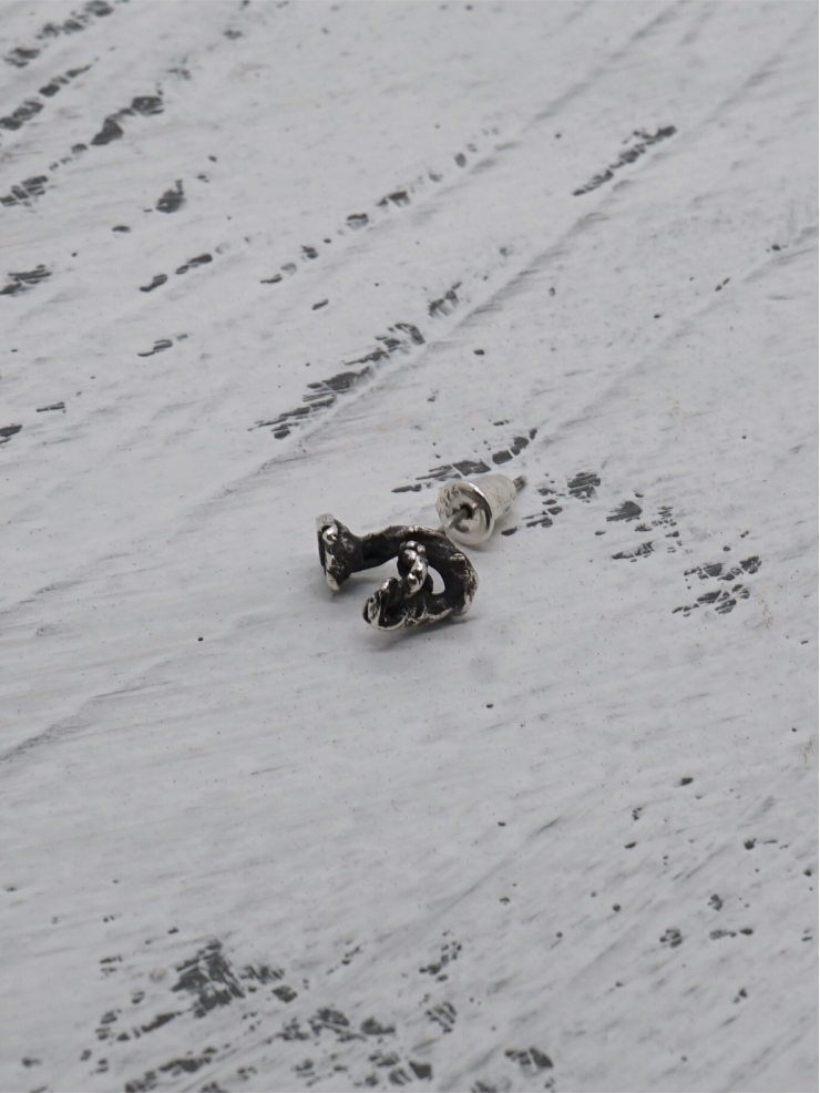 Twisted stud earring