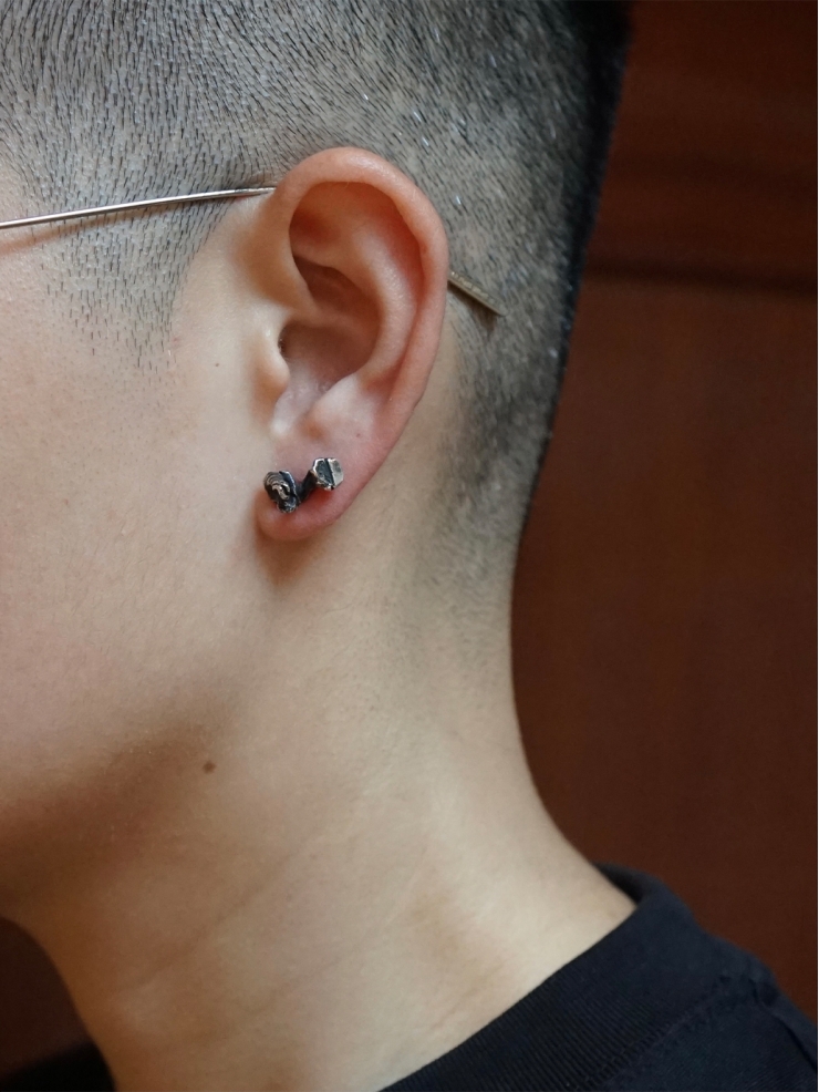 Twisted stud earring