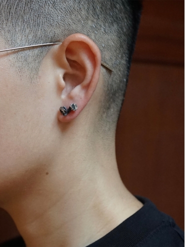 Twisted stud earring