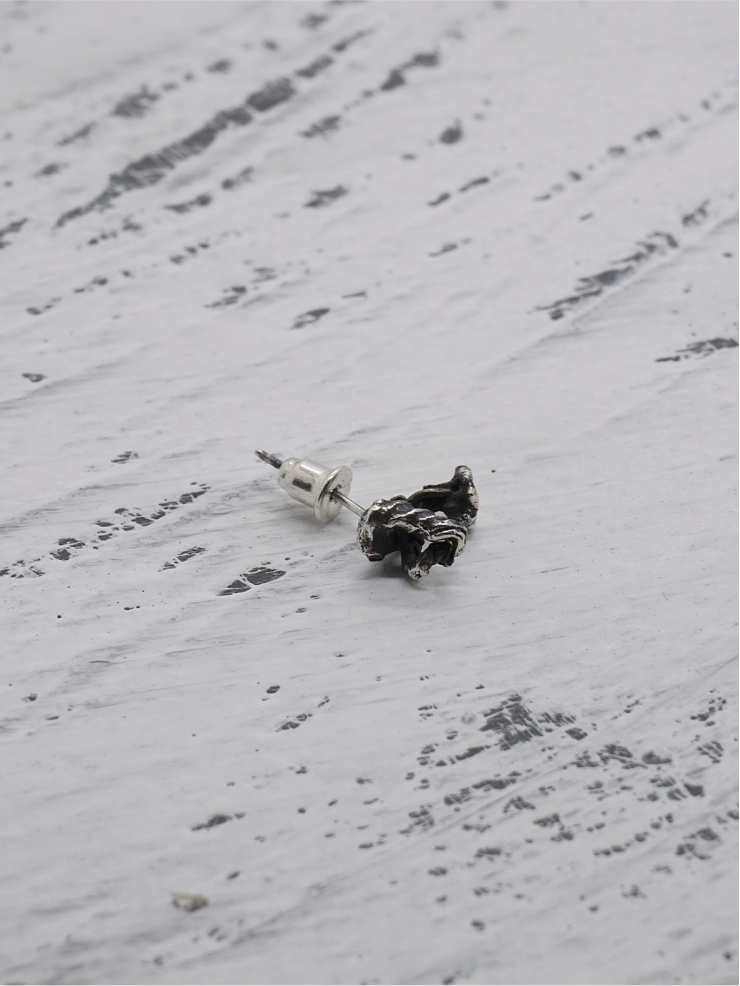 Twisted stud earring