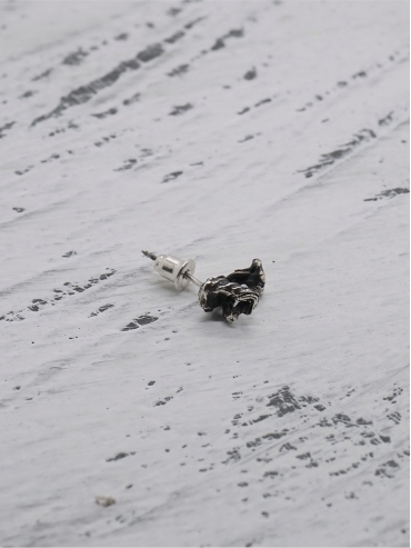 Twisted stud earring