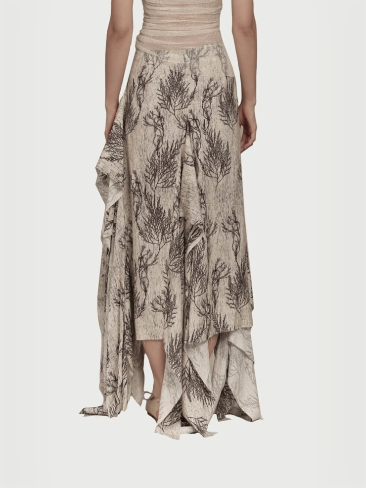 White asymmetric slit hemline skirt