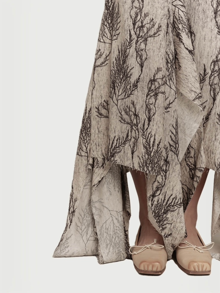 White asymmetric slit hemline skirt