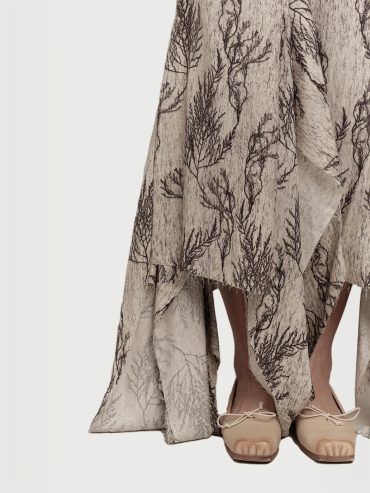 White asymmetric slit hemline skirt