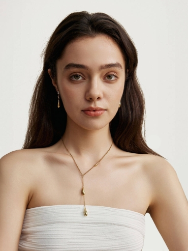 Gold Classic Raindrop Necklace