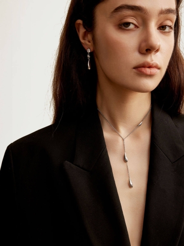 White Classic Raindrop Necklace