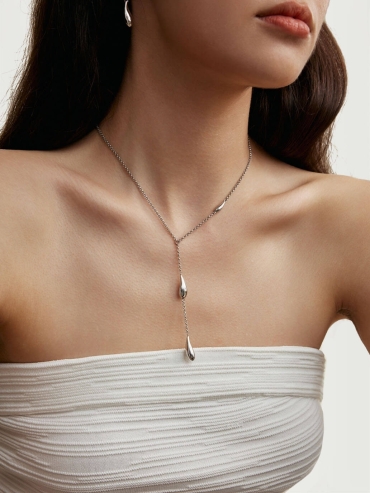White Classic Raindrop Necklace