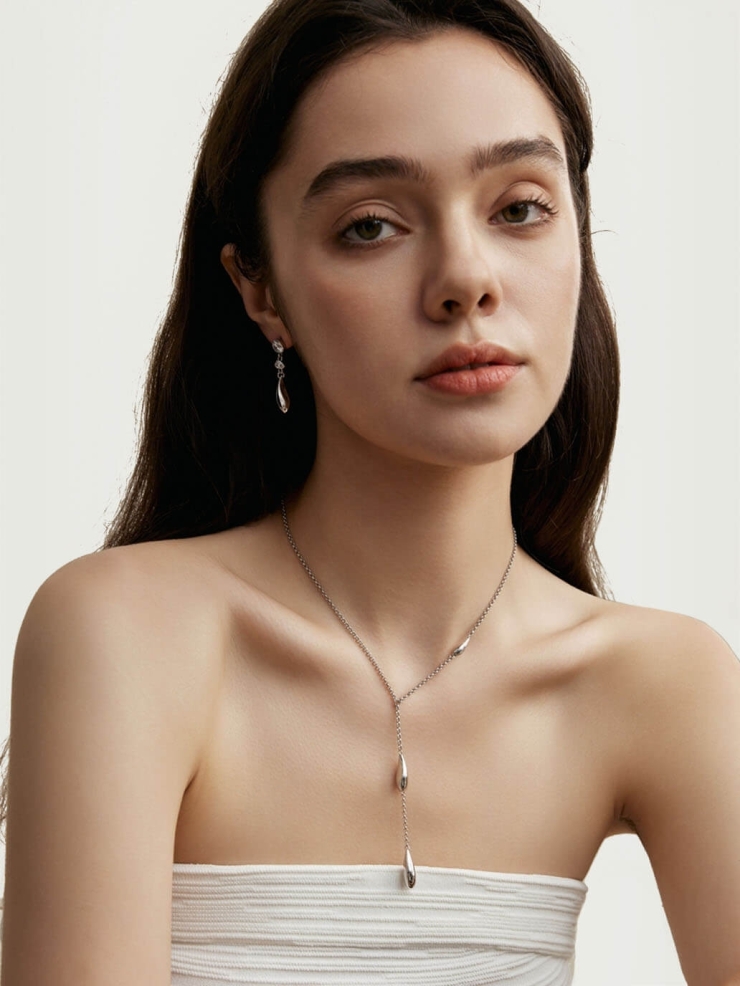White Classic Raindrop Necklace