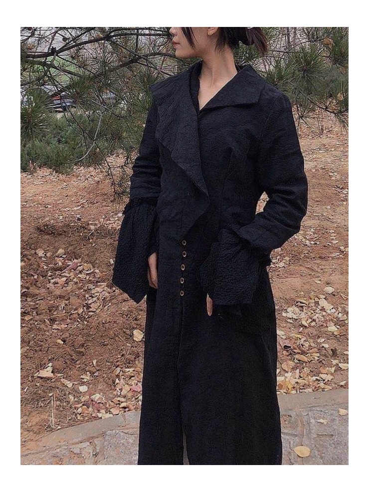 ELYWOOD Black Ruffled Collar Buttoned Long Coat