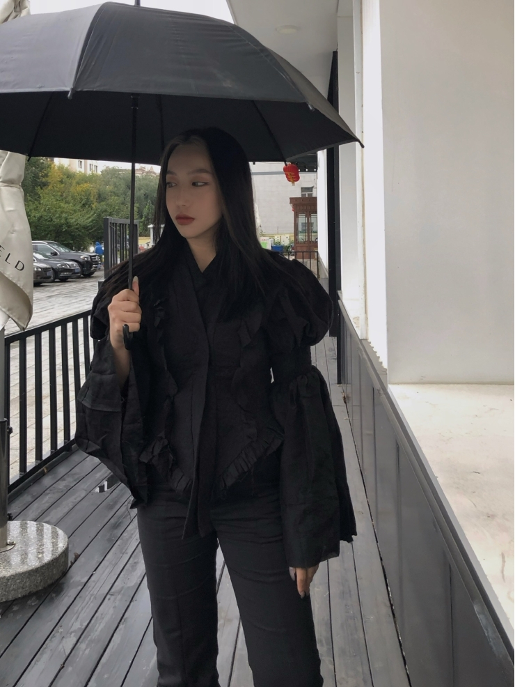 ELYWOOD Black Puff Sleeve Jacket