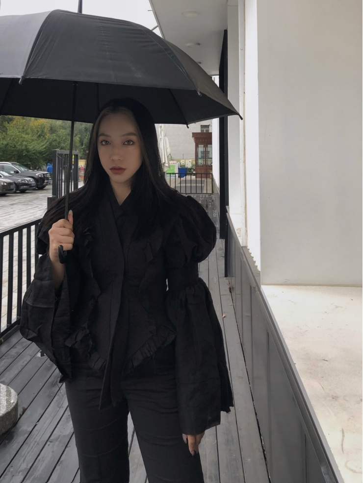 ELYWOOD Black Puff Sleeve Jacket